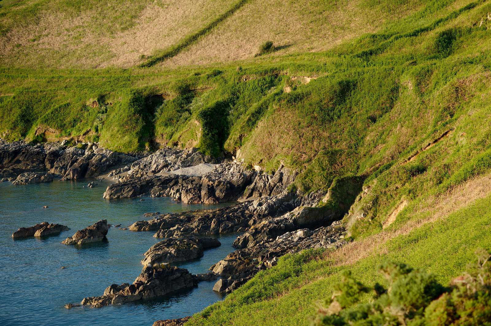 Cette petite baie se situe entre Landemer et le port d'Omonville-la-Rogue (Manche) sur le sentier des Douaniers.