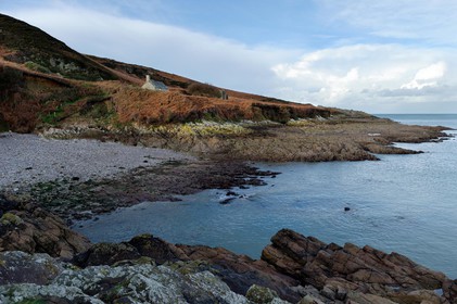 Cette petite baie se situe entre Landemer et le port d'Omonville-la-Rogue (Manche) sur le sentier des Douaniers.
